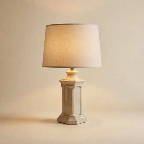 مصباح طاولة نيو كلاسيك — بيج رملي